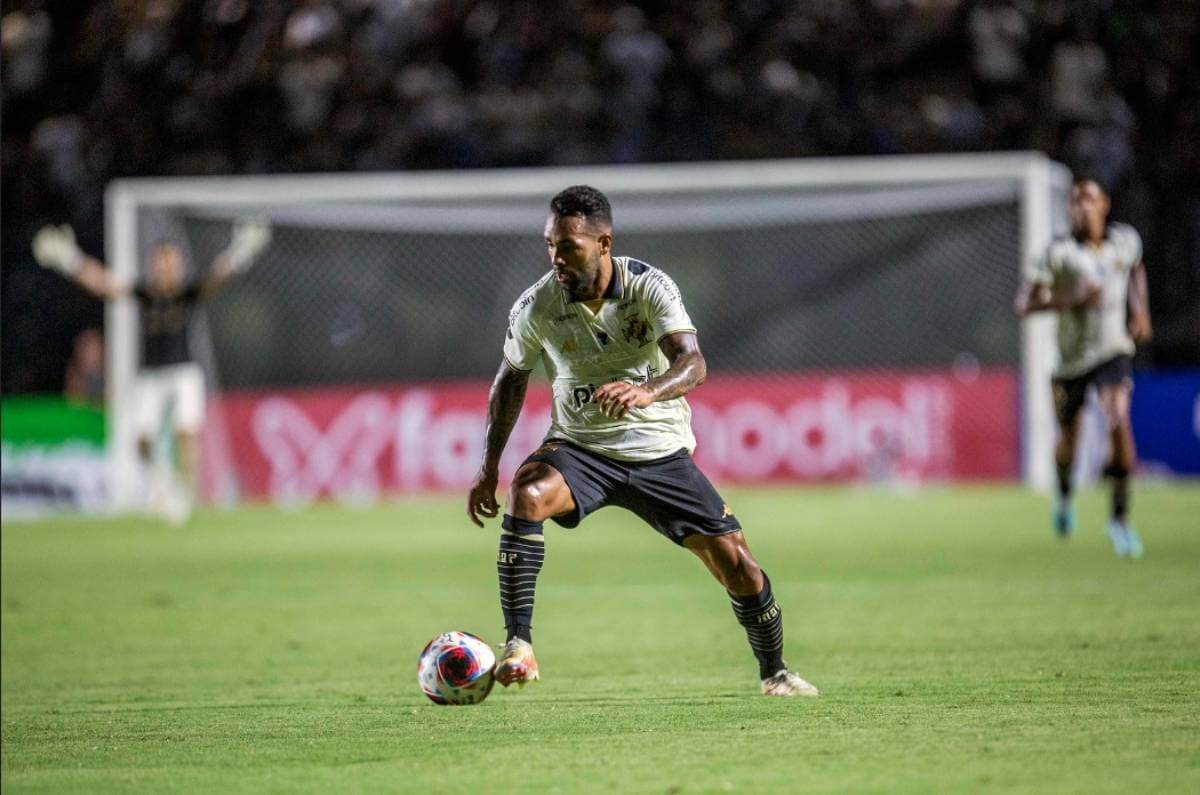 Alex Teixeira durante jogo contra o Bangu