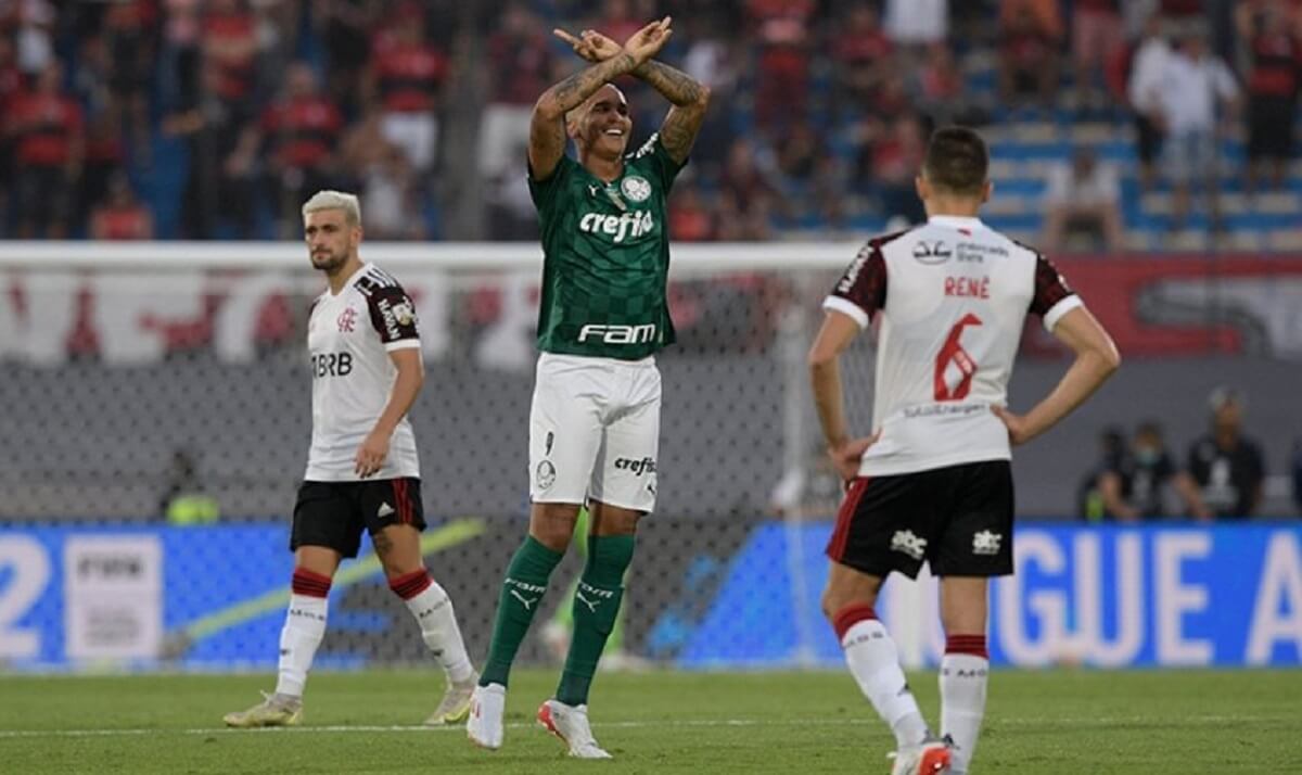 Deyverson comemorando gol contra o Flamengo na final da Libertadores 2021