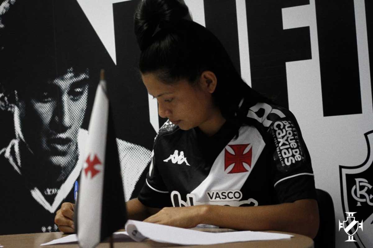 Índia assina contrato profissional com o Vasco