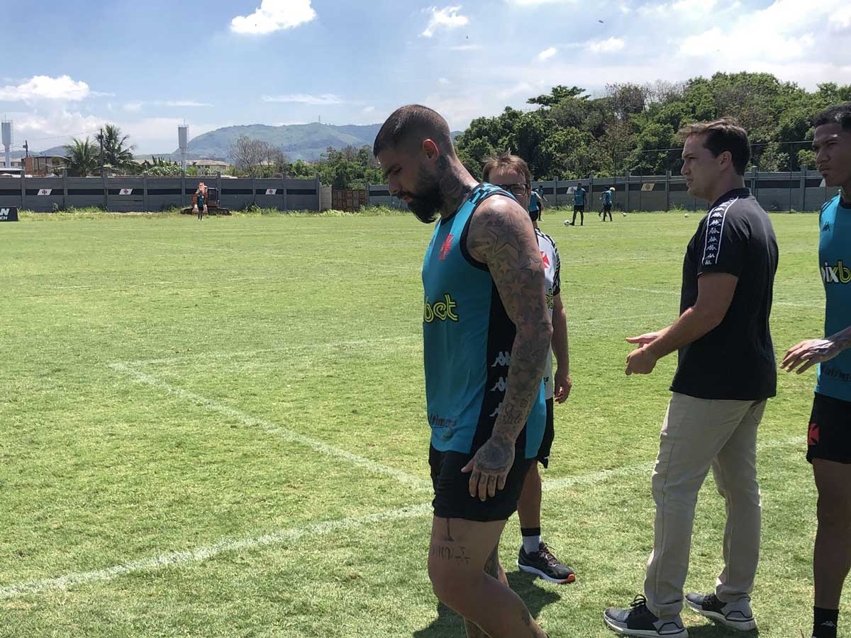 Juan Quintero em jogo-treino do Vasco