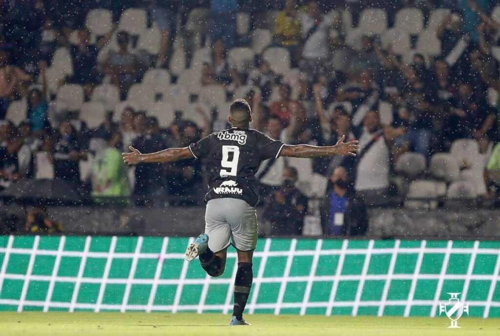 Raniel comemorando gol contra o Nova Iguaçu