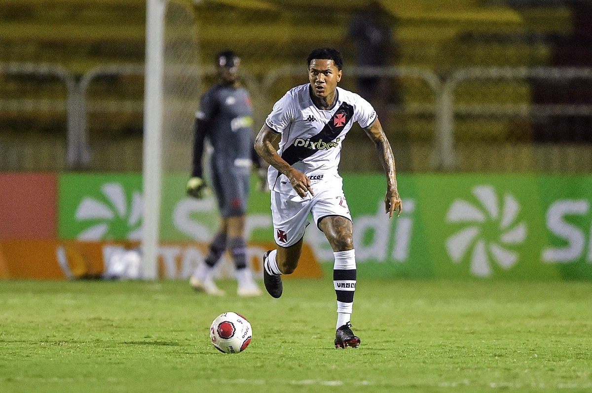 Zé Gabriel em ação pelo Vasco contra o Audax pelo Carioca 2022