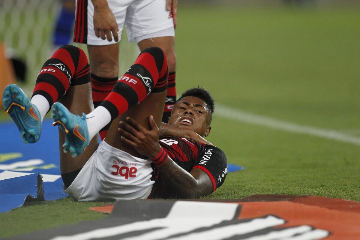 Bruno Henrique em duelo contra o Vasco