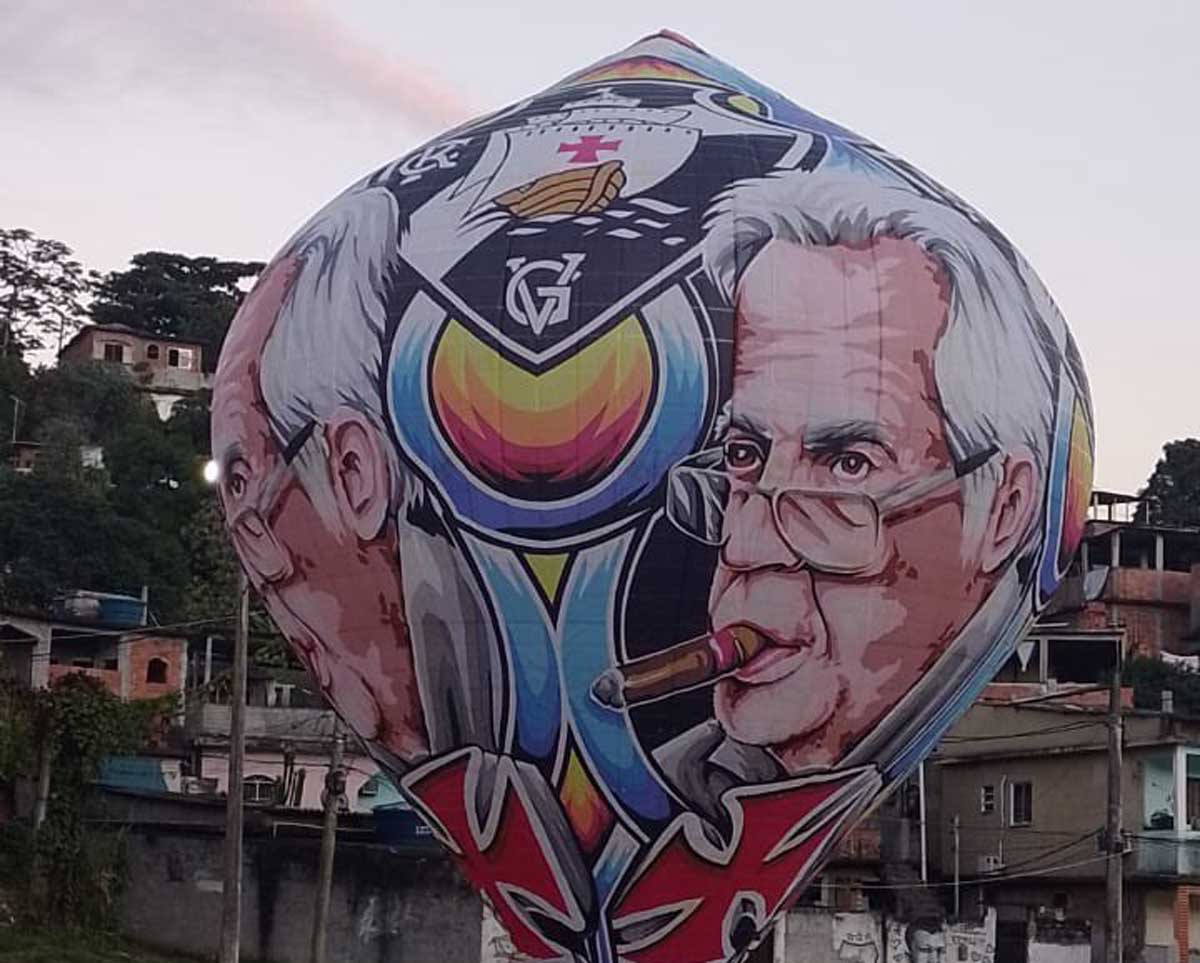 Balão em homenagem a Eurico Miranda