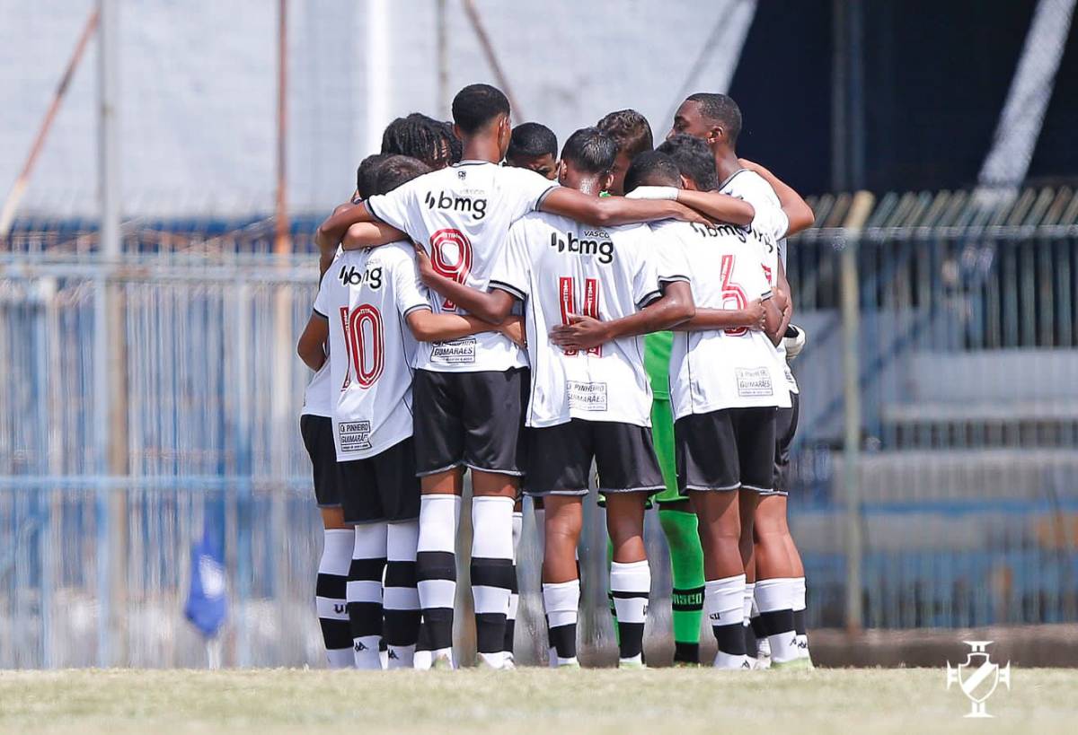 Jogadores do Vasco durante o jogo contra o Flamengo