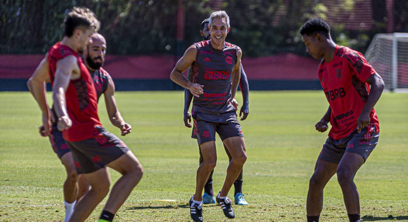 Paulo Sousa comanda treino no Flamengo