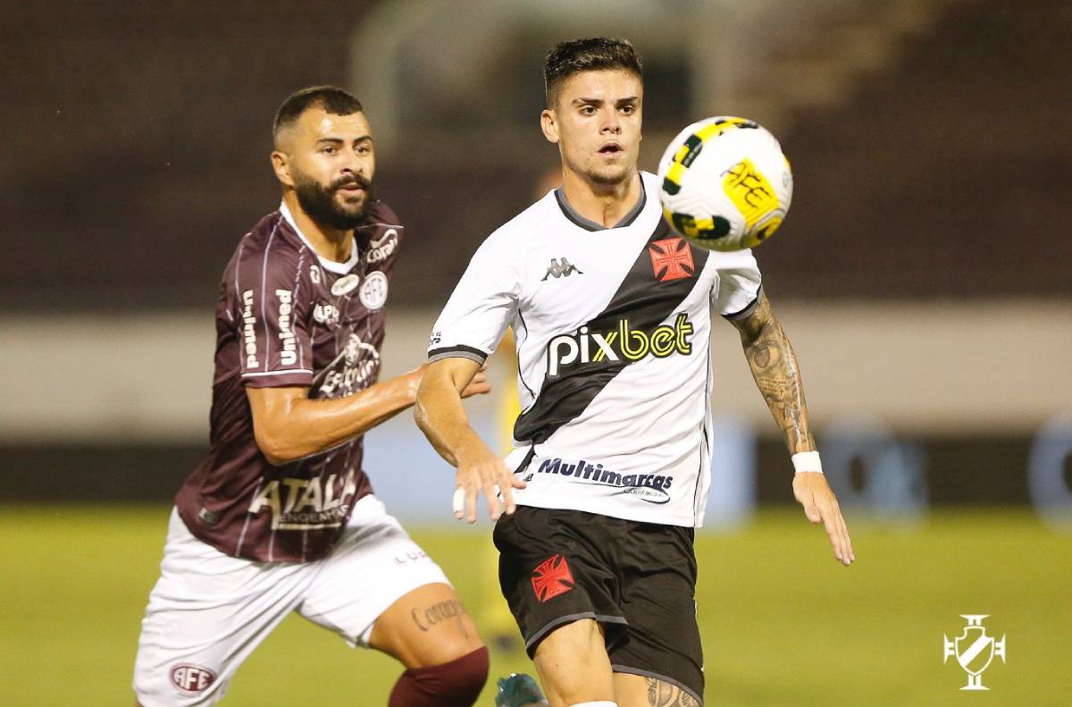 Gabriel Pec durante jogo contra a Ferroviária