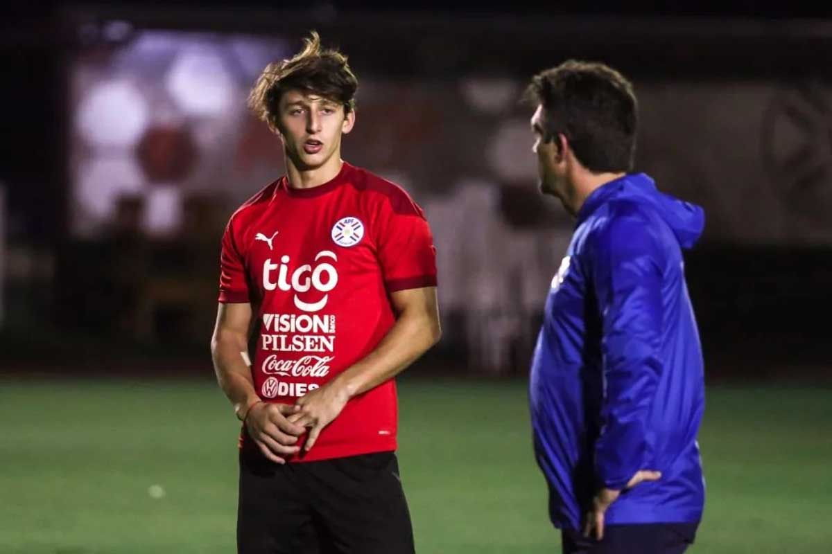 Matías Galarza em treino da Seleção Paraguaia
