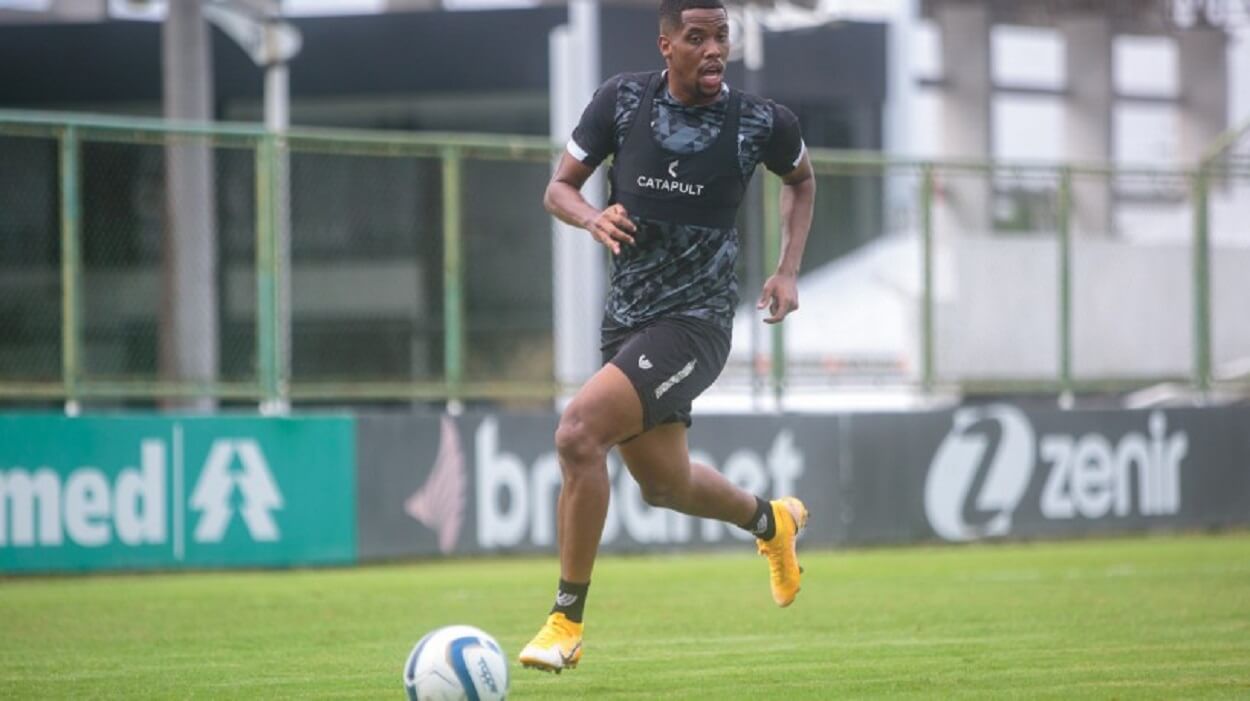 Iury Castilho em treino pelo Ceará