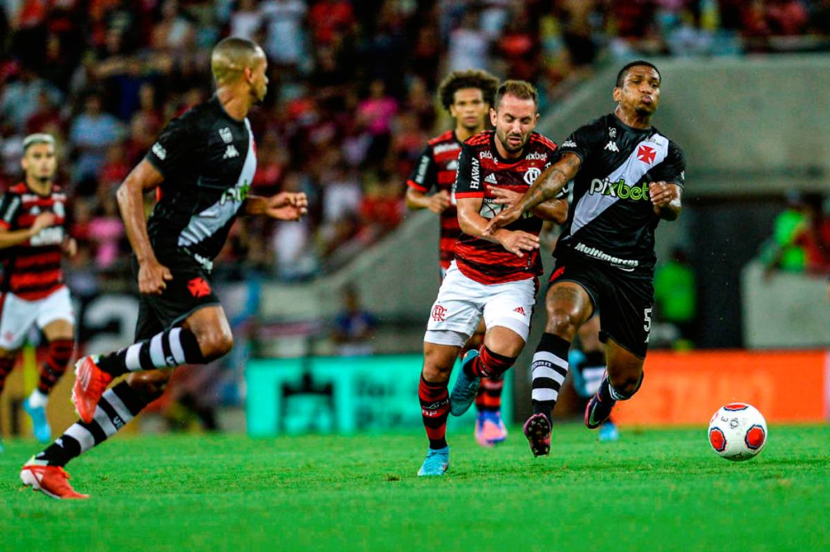 Juninho durante jogo contra o Flamengo