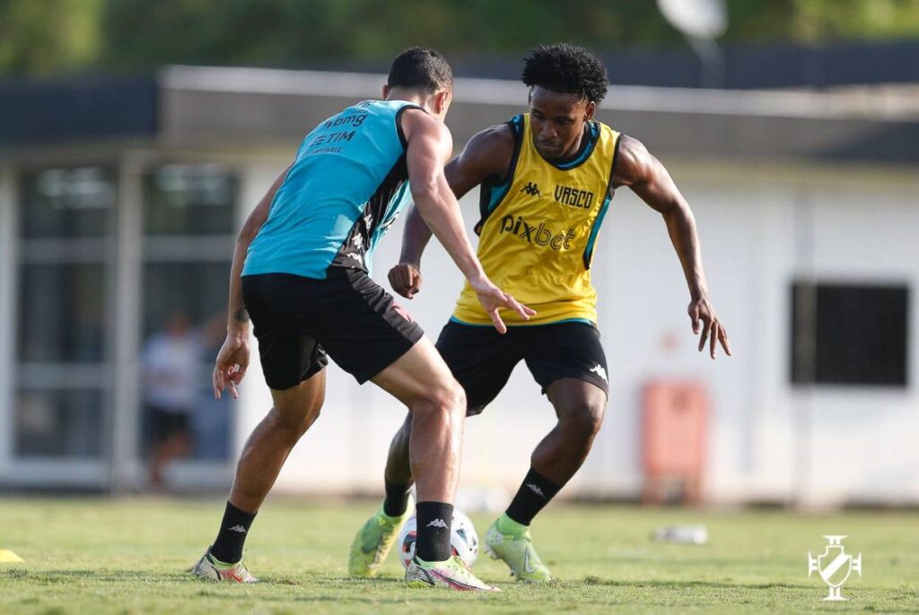 Lucas Oliveira em seu 1º treino no CT Moacyr Barbosa