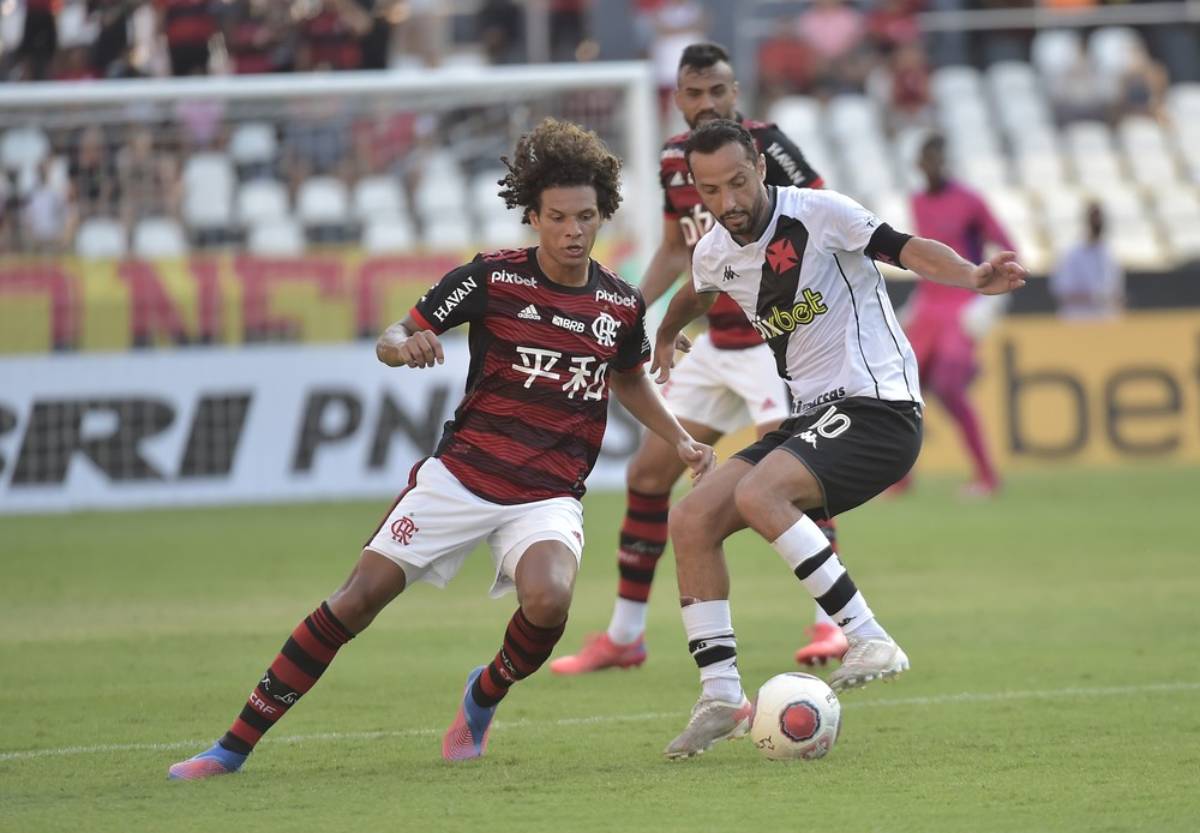 Nenê durante jogo contra o Flamengo