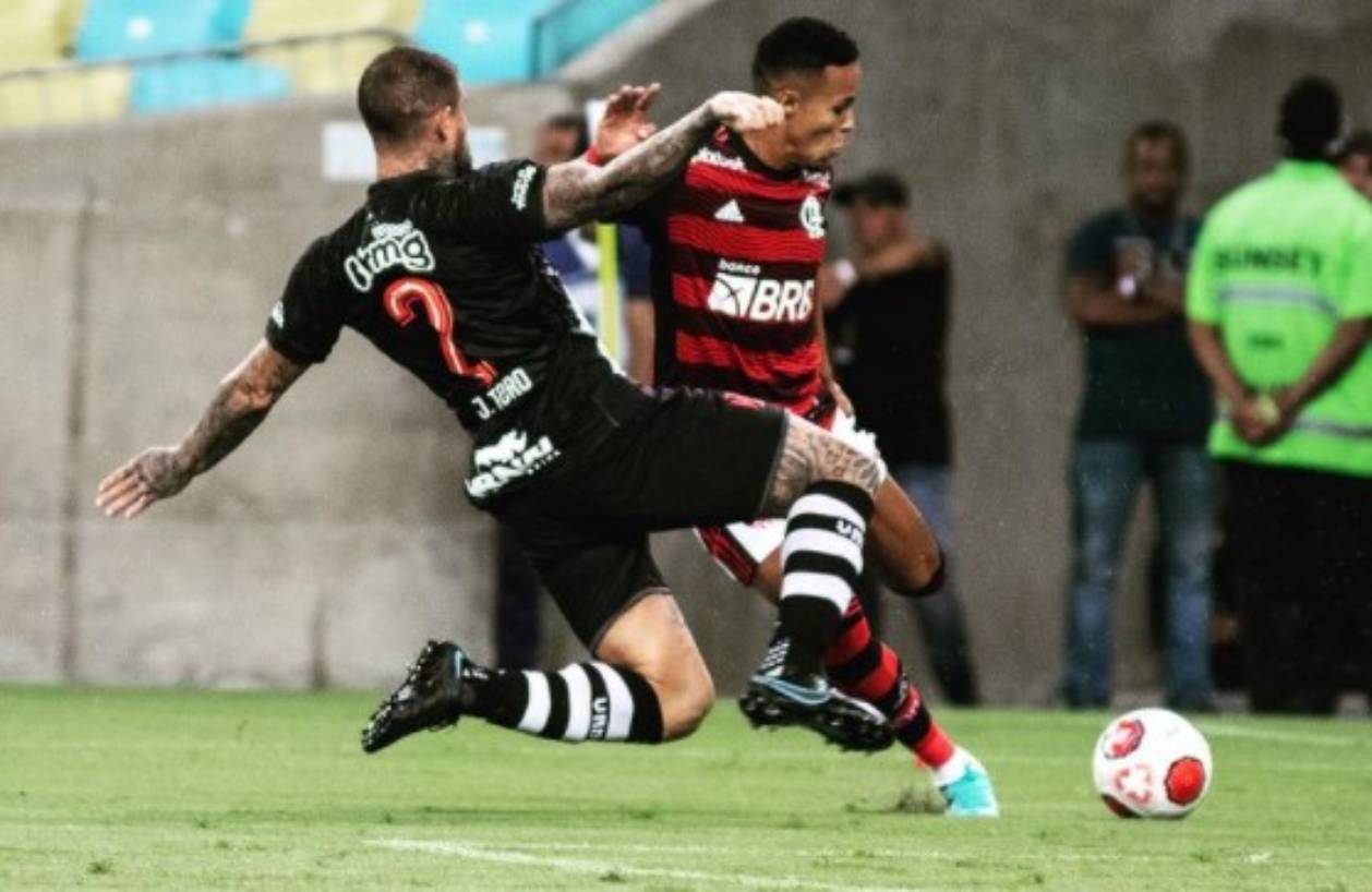 Juan Quintero em ação contra o Flamengo