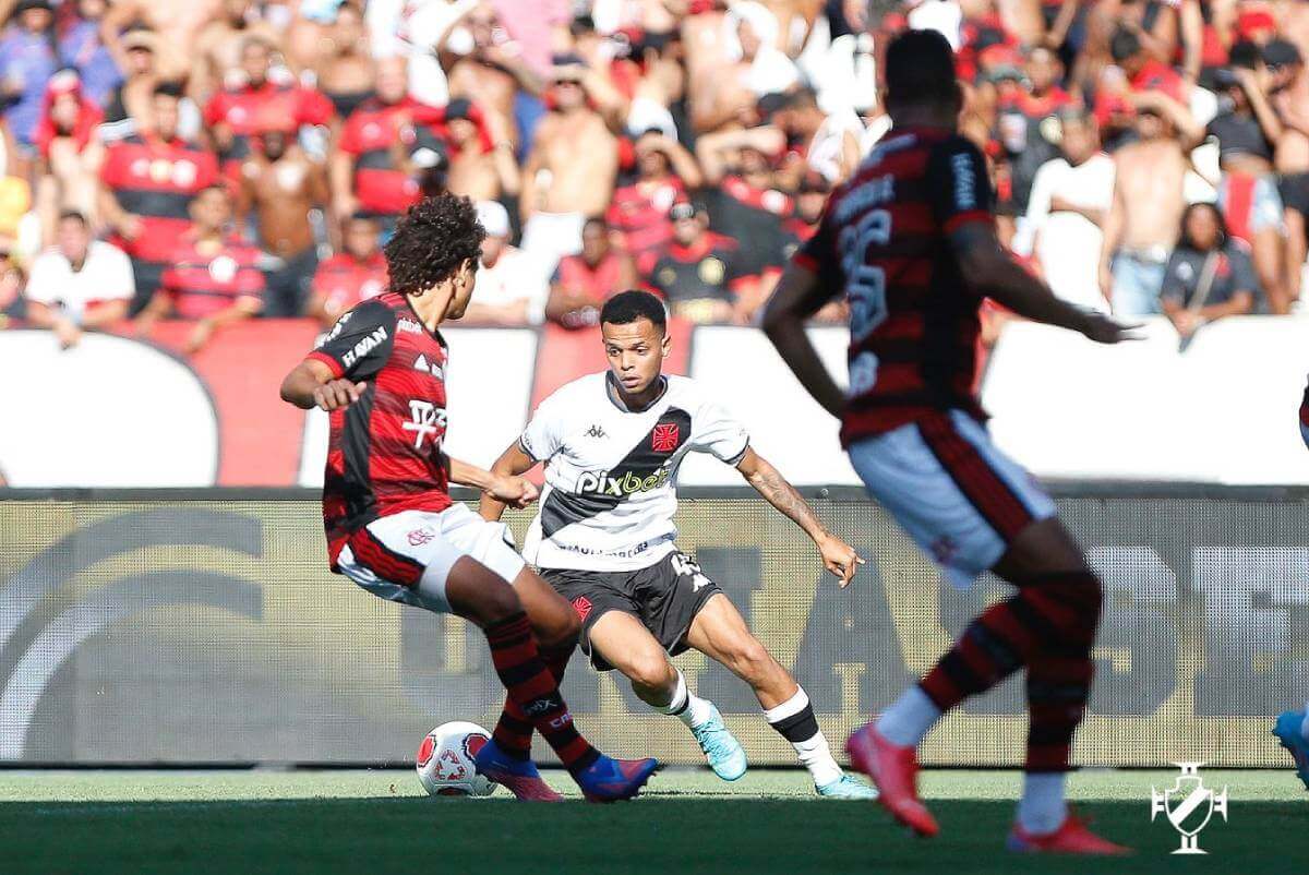 Riquelme durante o jogo contra o Flamengo