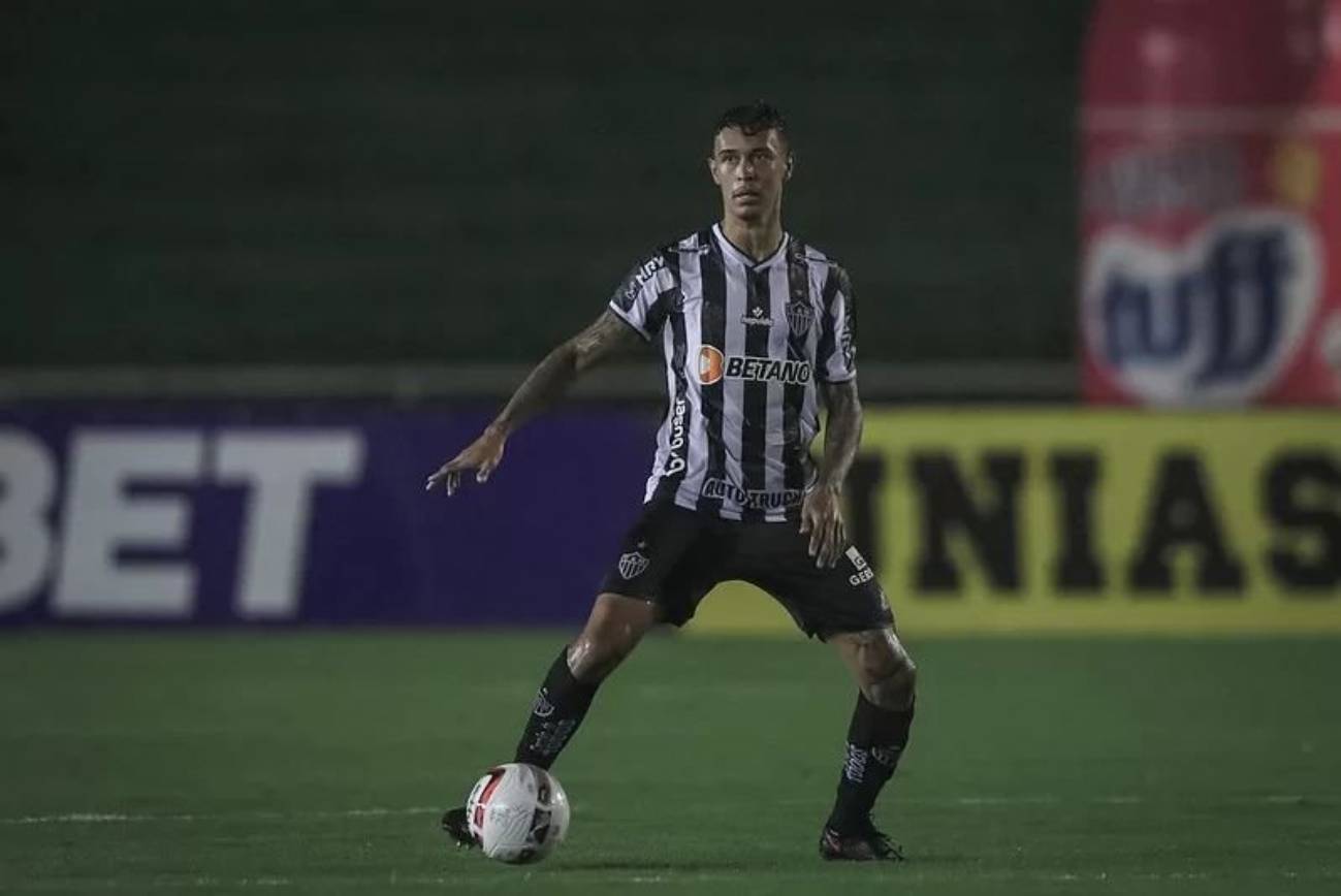 Vitor Mendes em campo pelo Atlético-MG