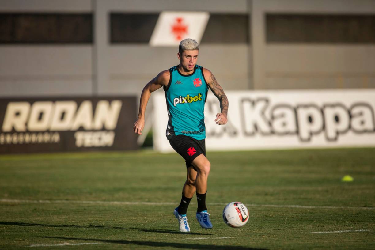 Gabriel Pec em treino no CT Moacyr Barbosa