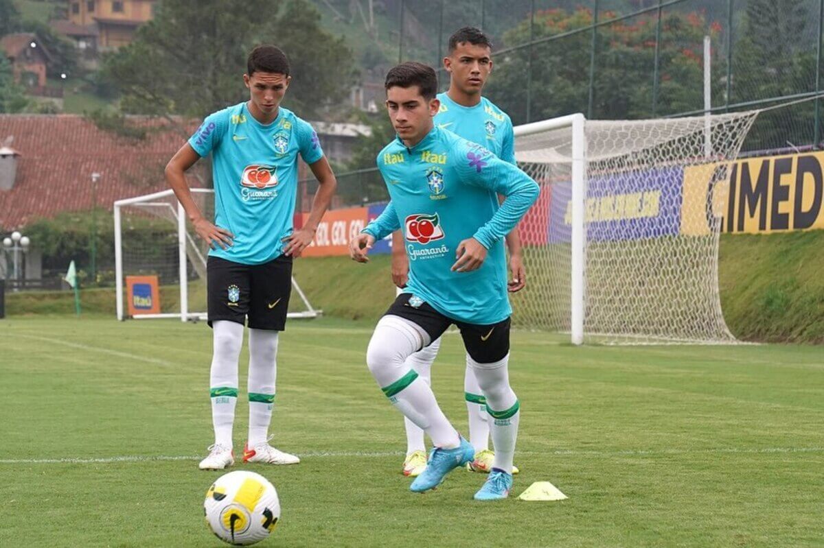 Rodrigo Pacujá em treinamento com a Seleção Brasileira Sub-17