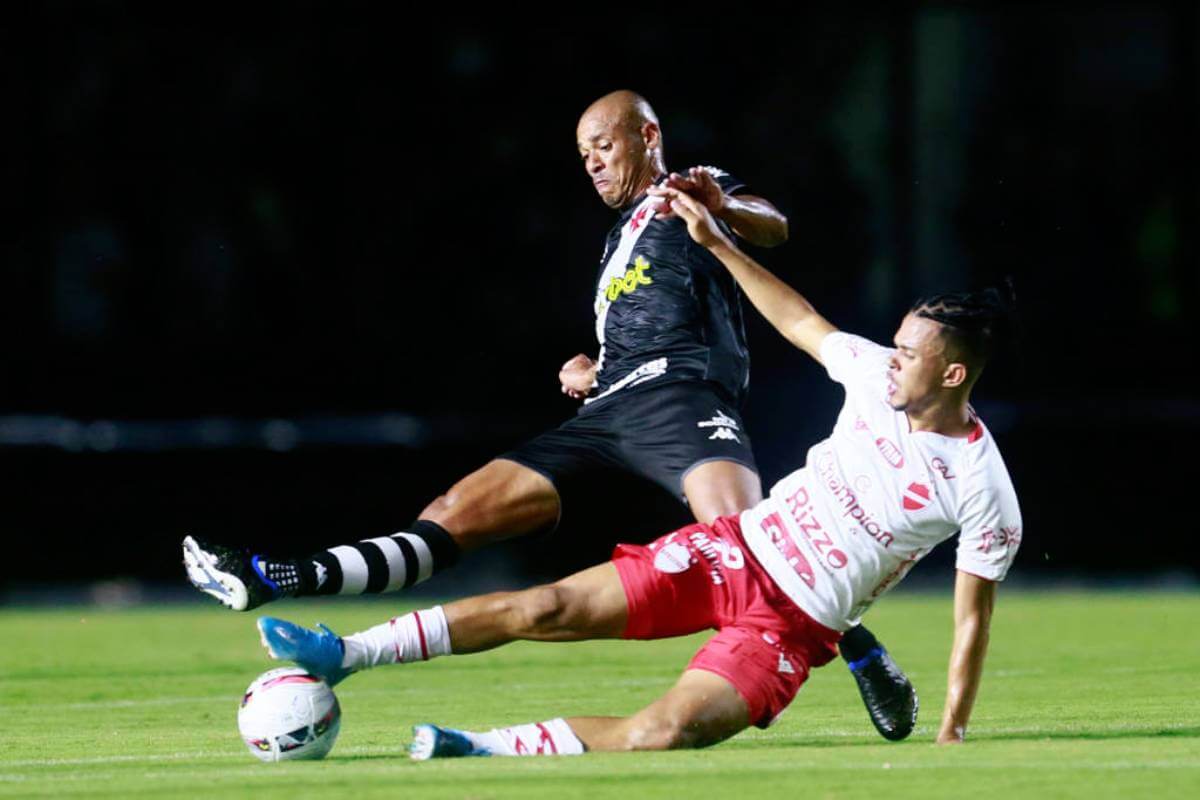 Anderson Conceição durante jogo contra o Vila Nova