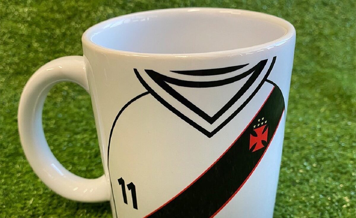 Caneca em homenagem à camisa 11 do Vasco na temporada 2000, utilizada por Romário