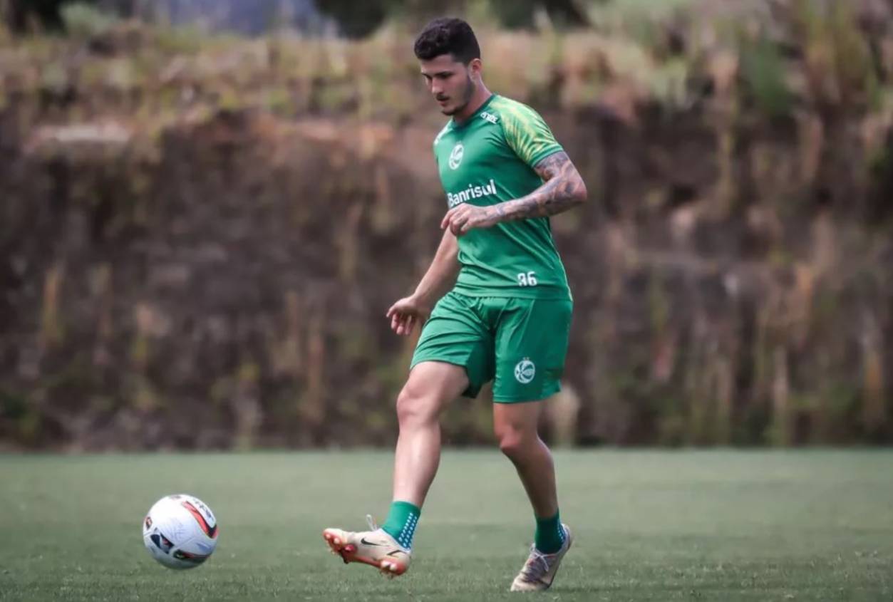 Danilo Boza em treino pelo Juventude