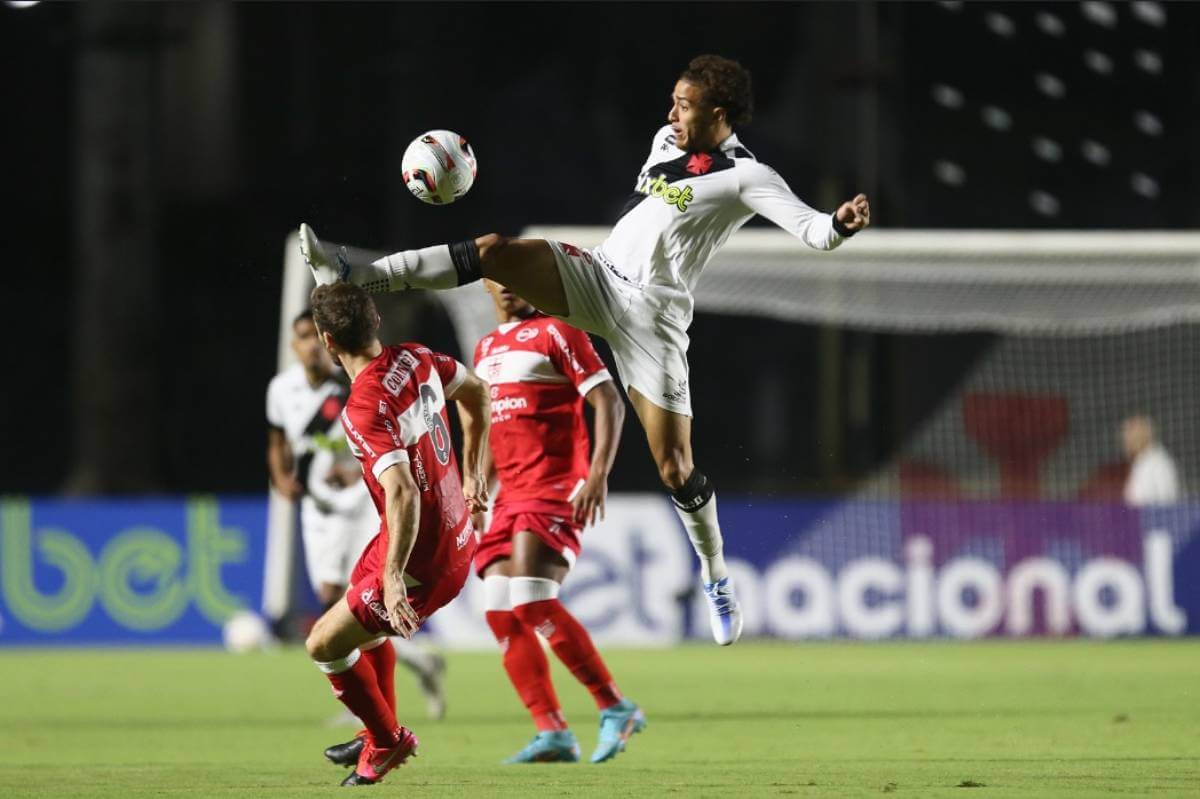 Figueiredo durante jogo contra o CRB