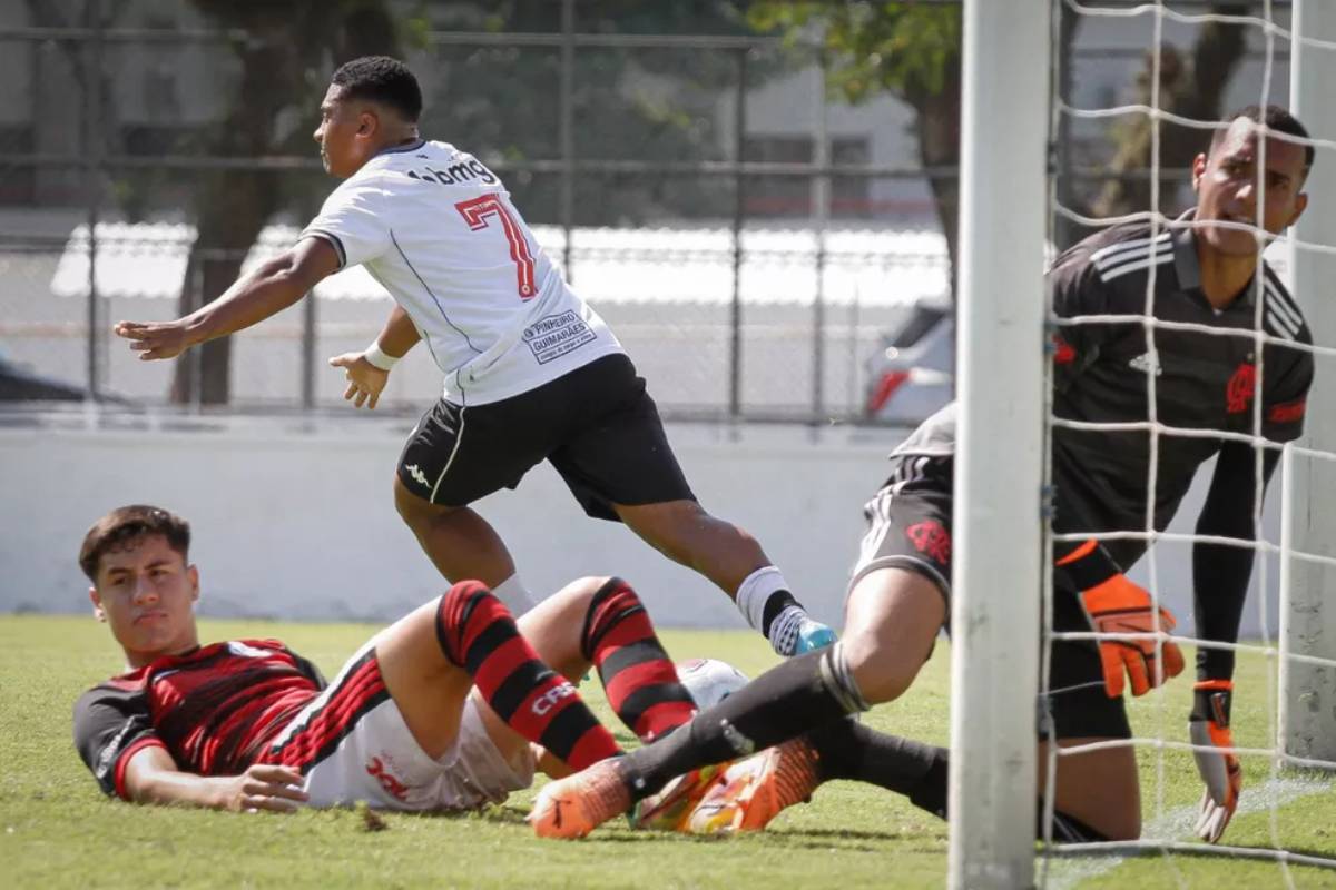 Juan festeja gol contra o Flamengo