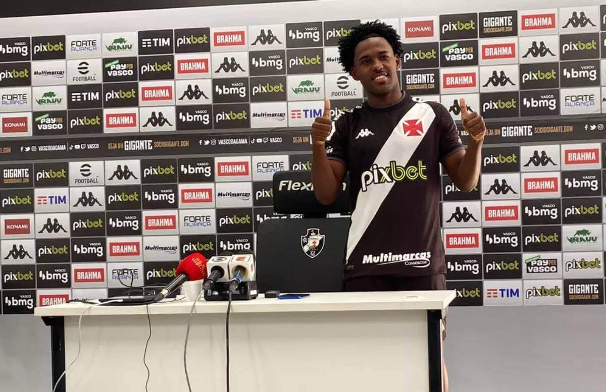 Lucas Oliveira é apresentado oficialmente pelo Vasco