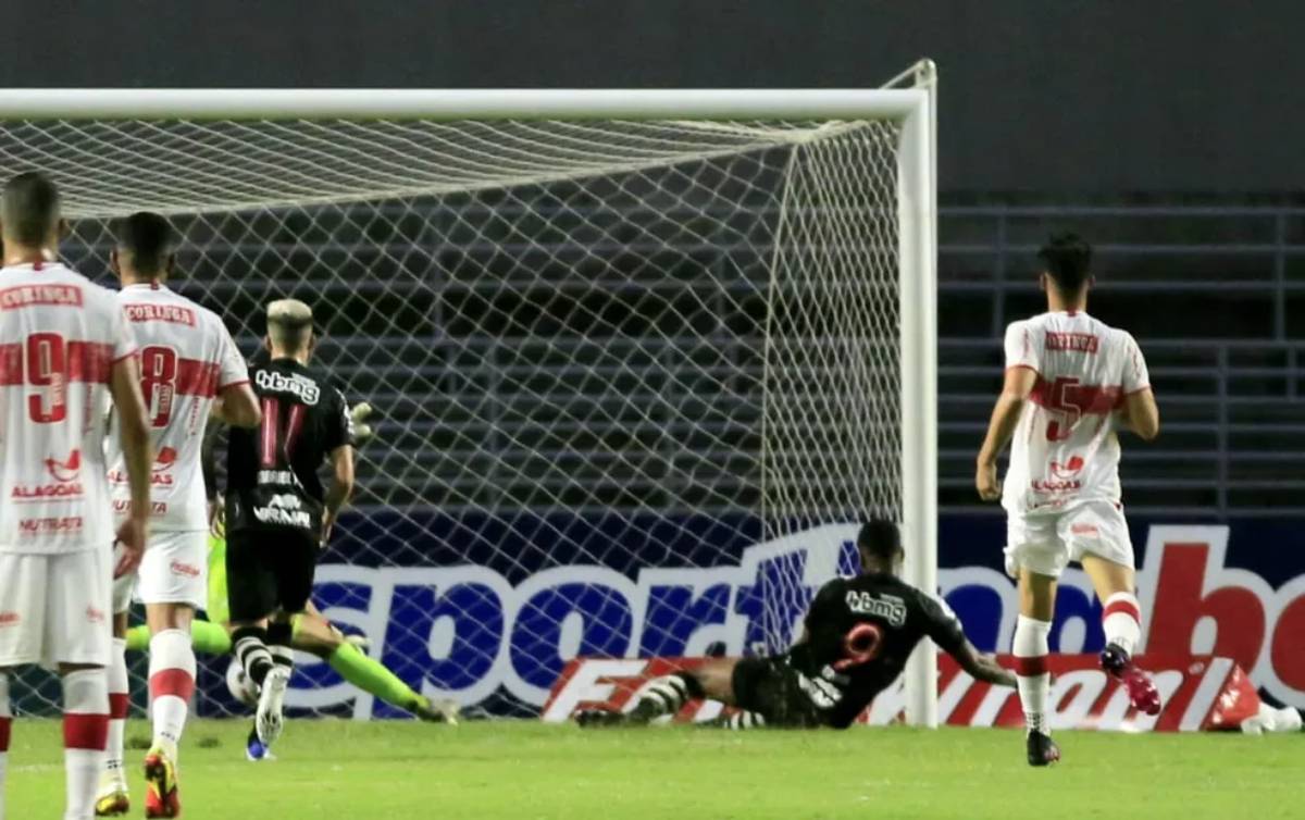 Raniel marcou o gol do Vasco contra o CRB
