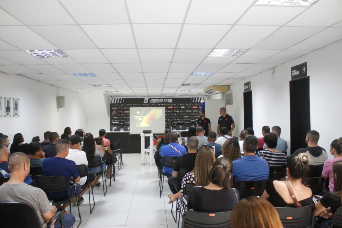 Reunião com pais e responsáveis de atletas do Vasco