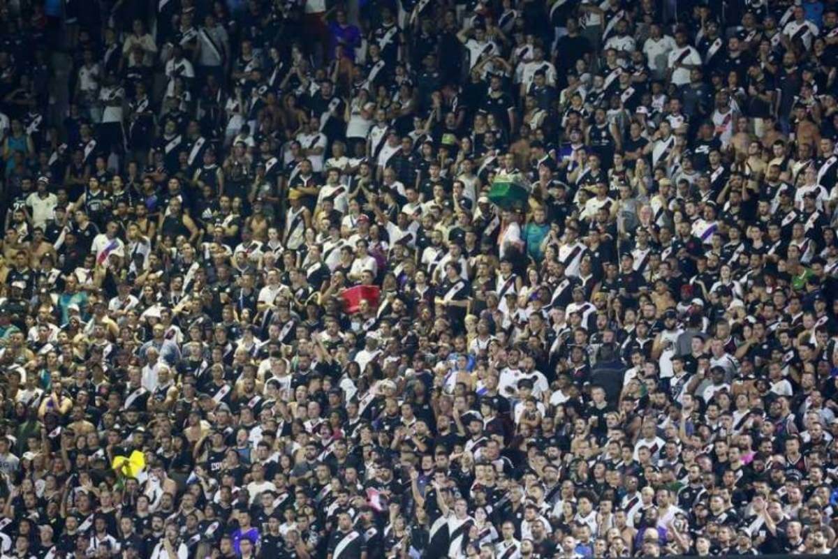 Torcida do Vasco em São Januário na estreia da Série B 2022