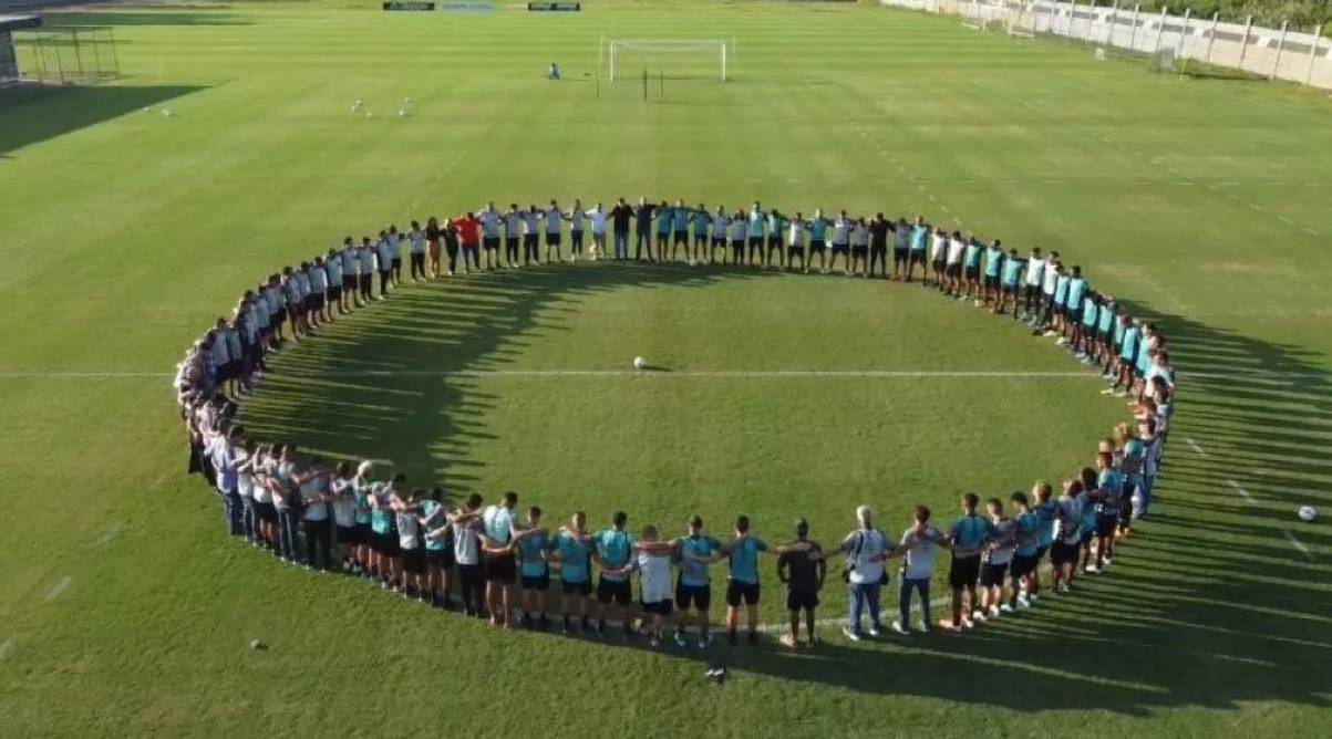 Grupo do Vasco se reúne em oração após treino de quinta-feira