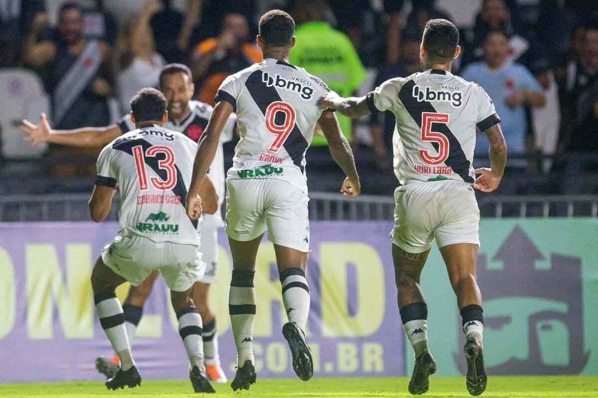 Vasco vence a Ponte Preta em São Januário