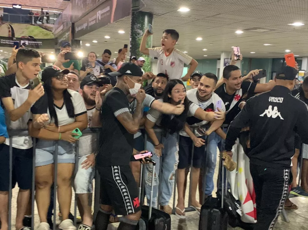 Raniel no desembarque do Vasco em Manaus 