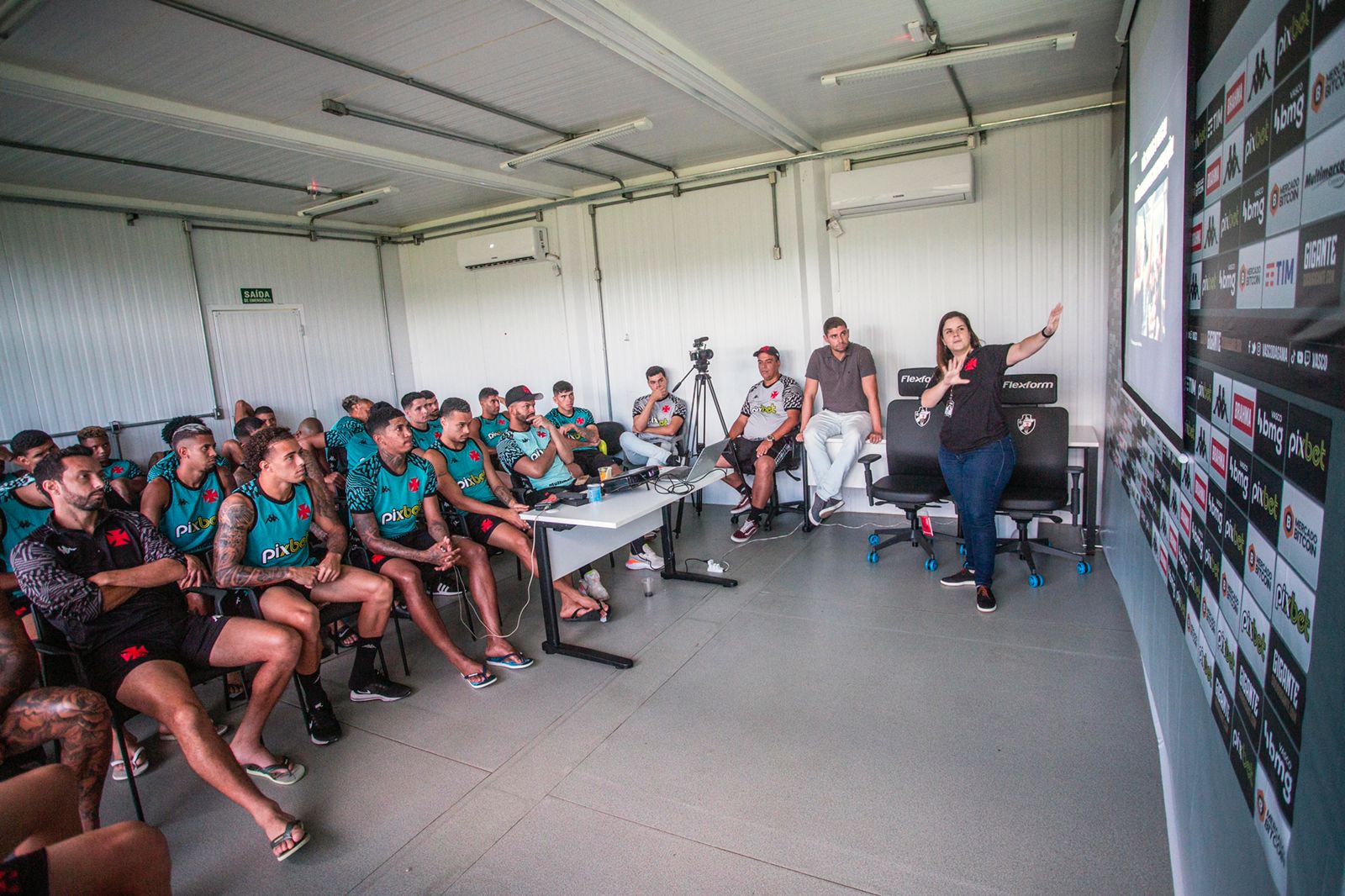 Palestra contra atos discriminatórios no CT Moacyr Barbosa