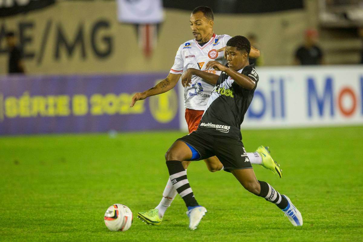 Andrey Santos durante jogo contra o Tombense