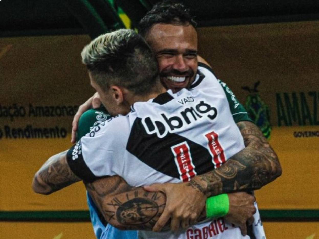 Leandro Castan e Gabriel Pec se reencontraram em lados opostos na Arena da Amazônia