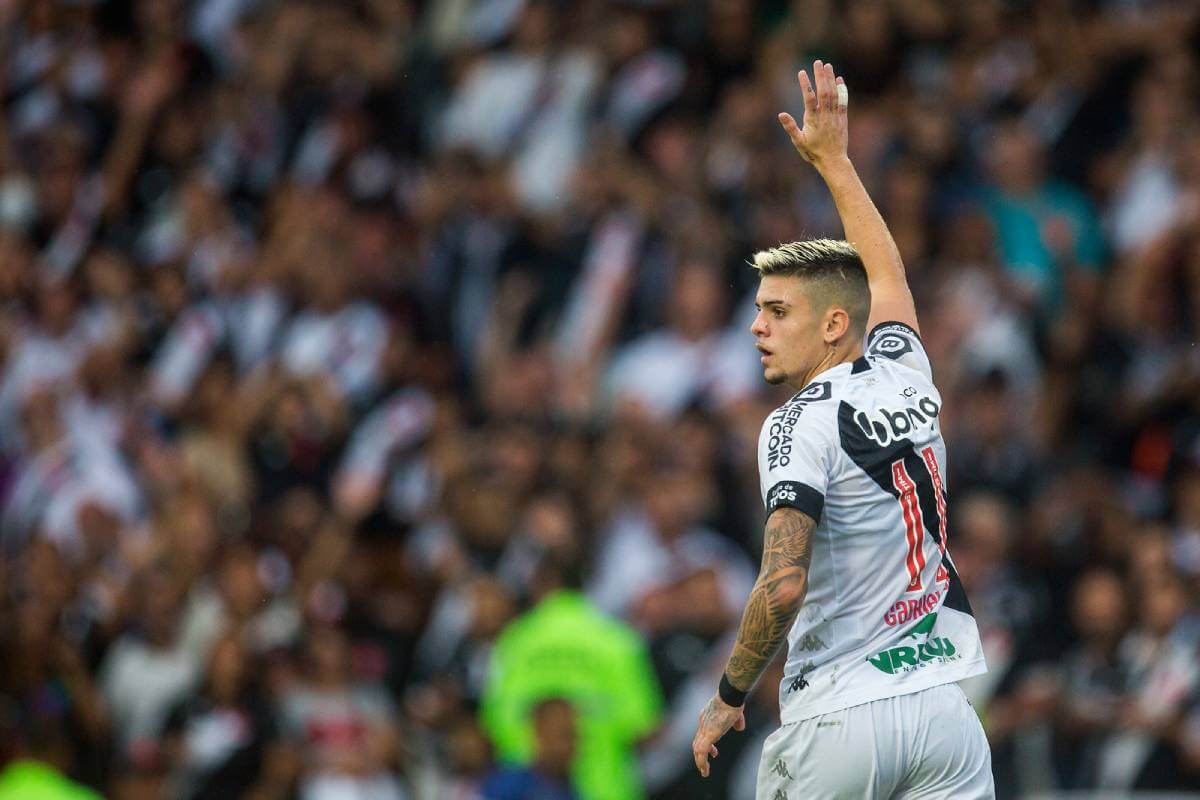 Gabriel Pec durante jogo contra o Bahia