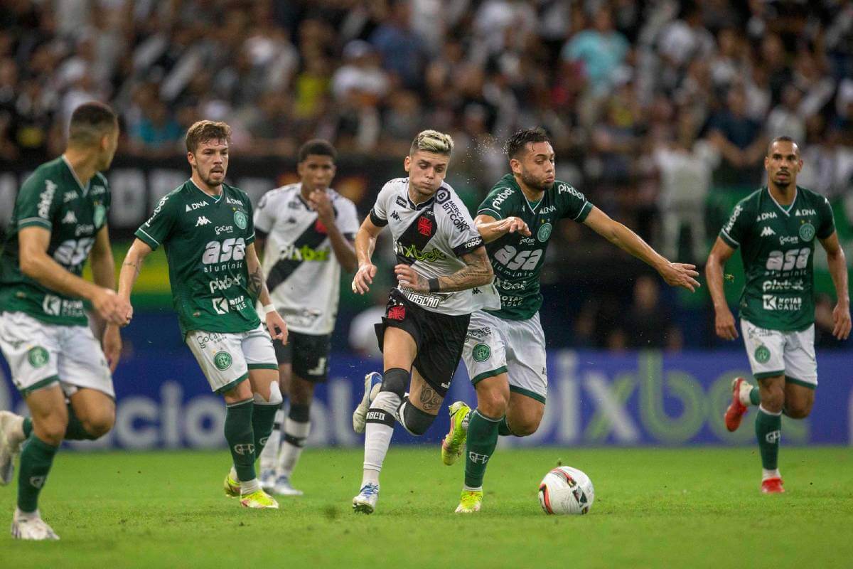 Gabriel Pec durante jogo contra o Guarani pela Série B 2022