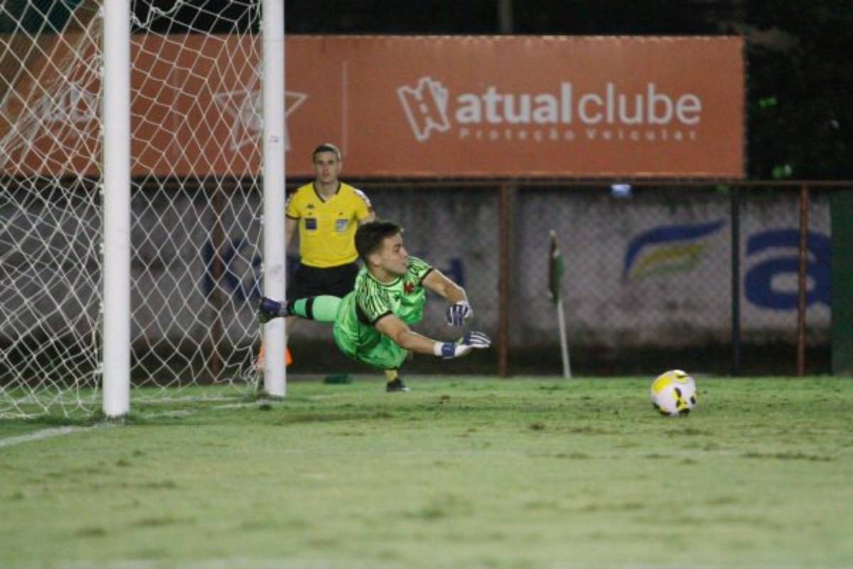 Lecce pegou três pênaltis contra o Fluminense