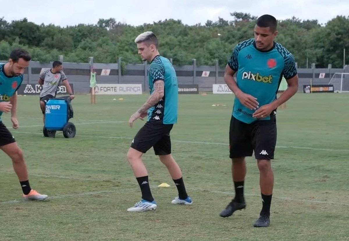 Léo Matos no treino de sexta no CT Moacyr Barbosa