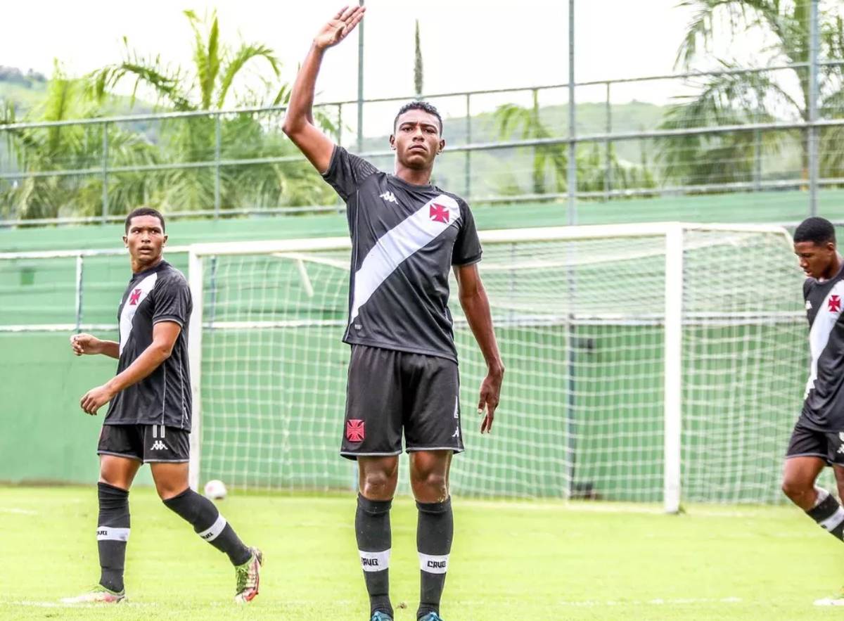 Lyncon é líder no Sub-17 do Vasco