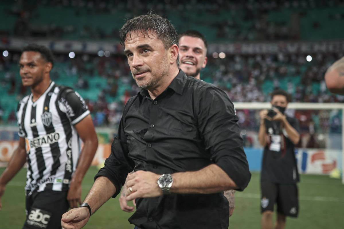 Rodrigo Caetano comemorando título do Brasileiro 2021 pelo Atlético-MG