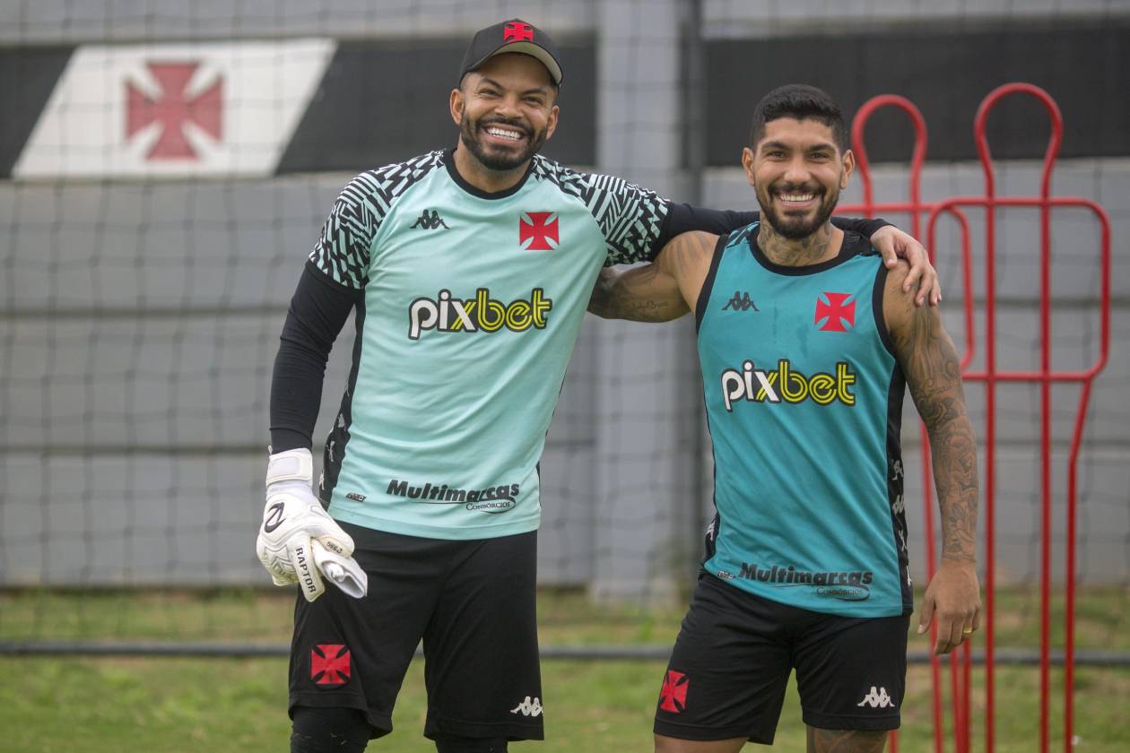 Thiago Rodrigues e Yuri Lara durante treino no CT Moacyr Barbosa