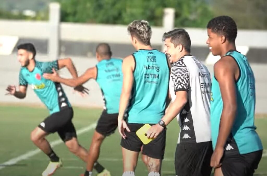 Assista A Trechos Do Treino Do Vasco Desta Sexta-feira No CT Moacyr ...