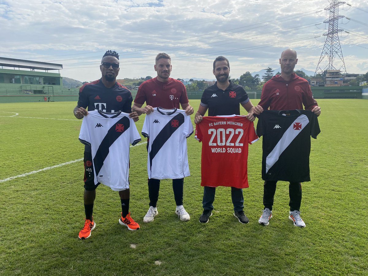 Rodrigo Dias com Zé Roberto e dirigentes do Bayern de Munique