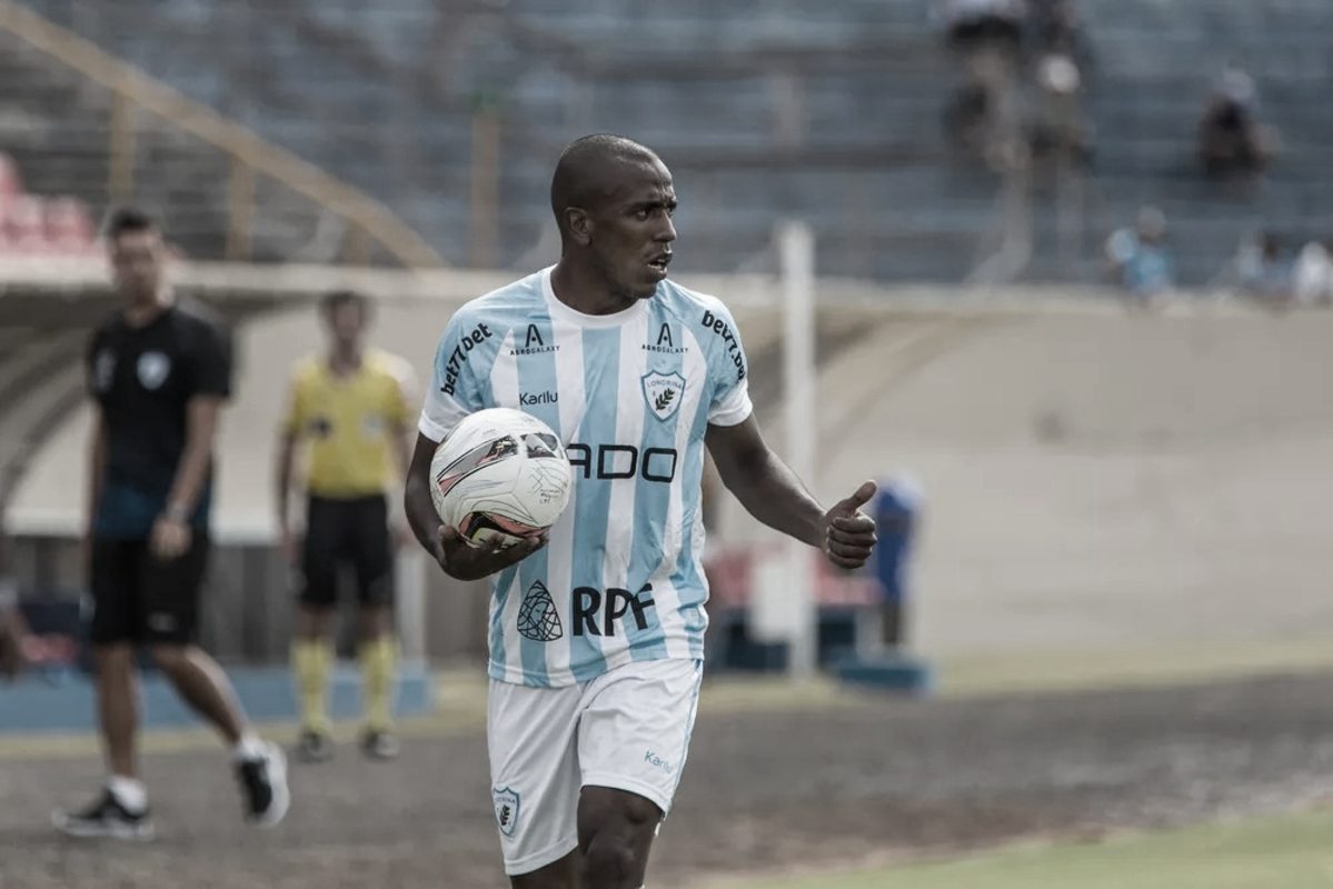 Samuel Santos, lateral-direito do Londrina