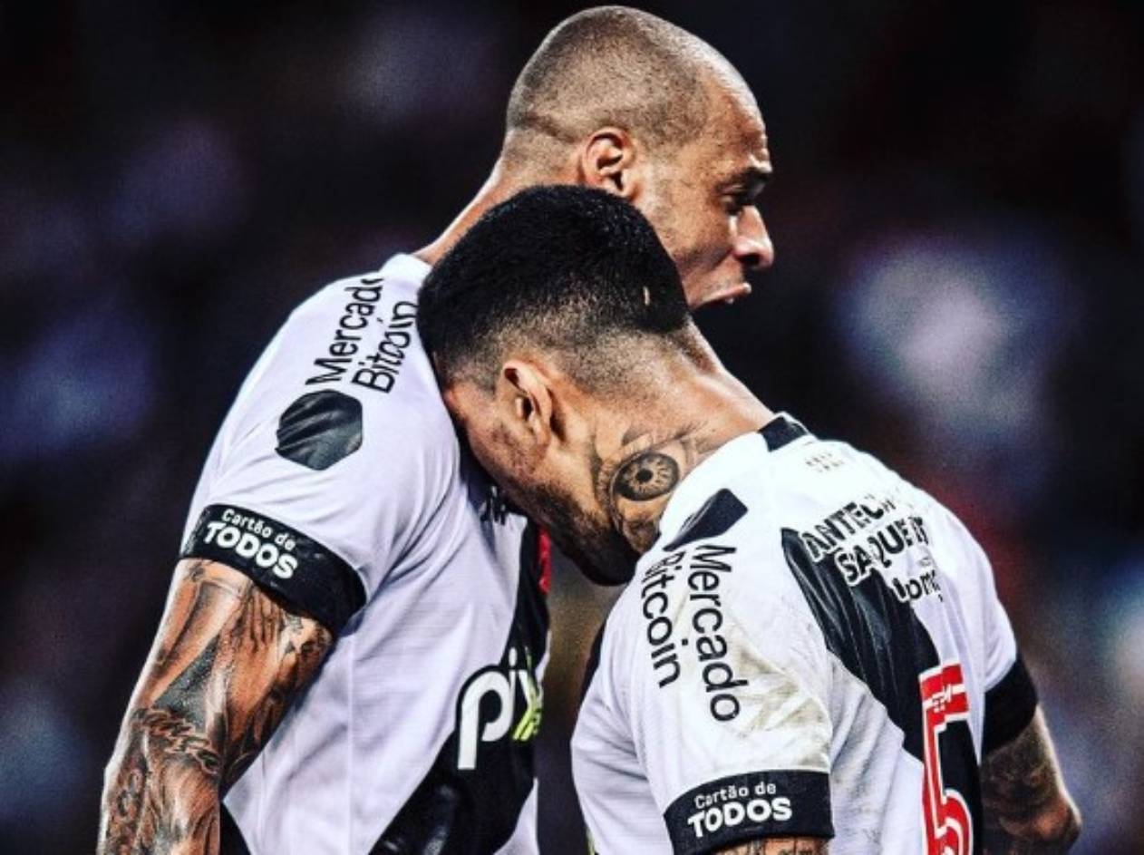 Anderson Conceição e Yuri Lara em vitória do Vasco sobre o Cruzeiro pela Série B 2022