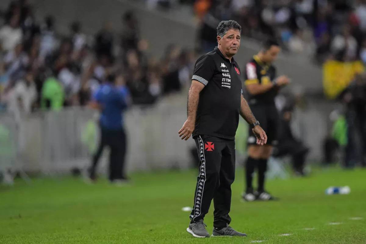 Emílio Faro durante jogo do Vasco no Maracanã