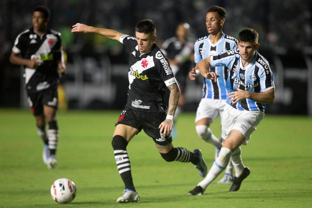 Gabriel Pec durante o jogo contra o Grêmio