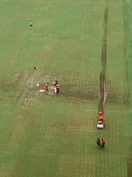 Gramado do Estádio dos Aflitos castigado com as chuvas em Recife